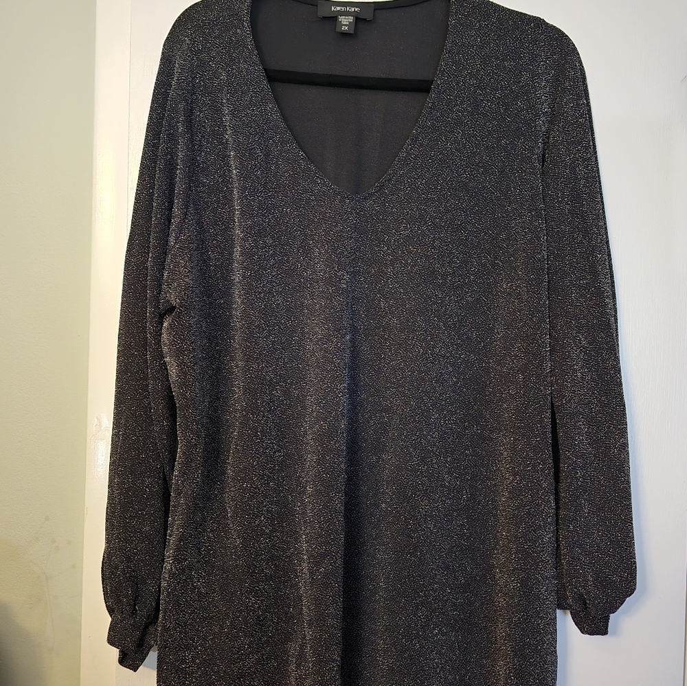 Plus size top - Picture 2 of 3